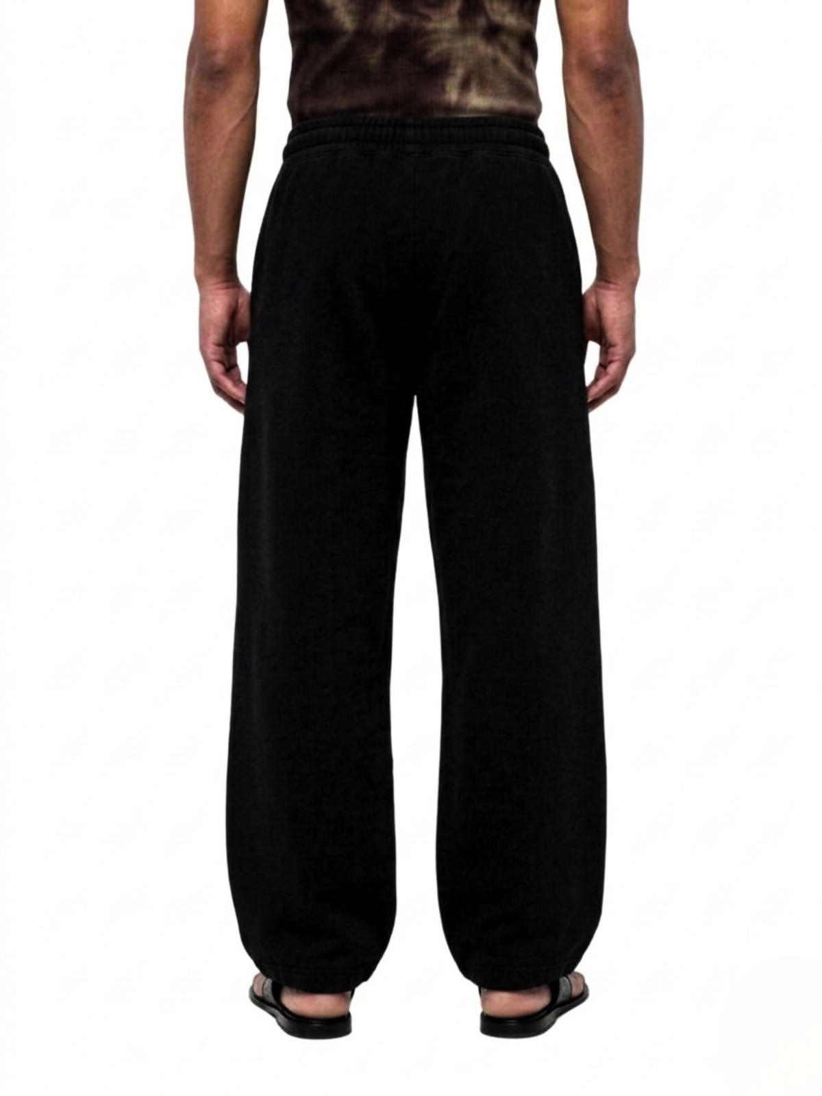 BASIC SWEATPANTS IN BLACK