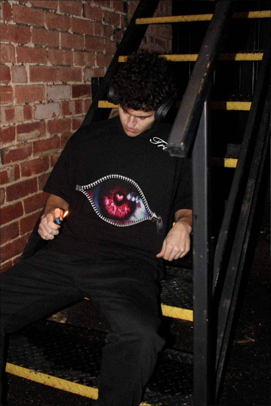 ZIP EYE T-SHIRT IN BLACK [UNISEX]